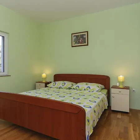 Three-bedroom In Kastel Stafilic *