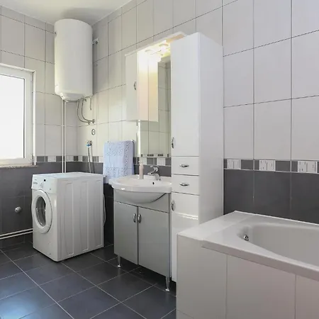 Three-bedroom In Kastel Stafilic *